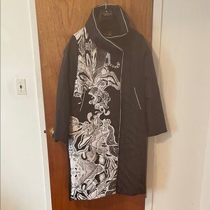 Black and White Patterned Puffer. Size XL. Like New